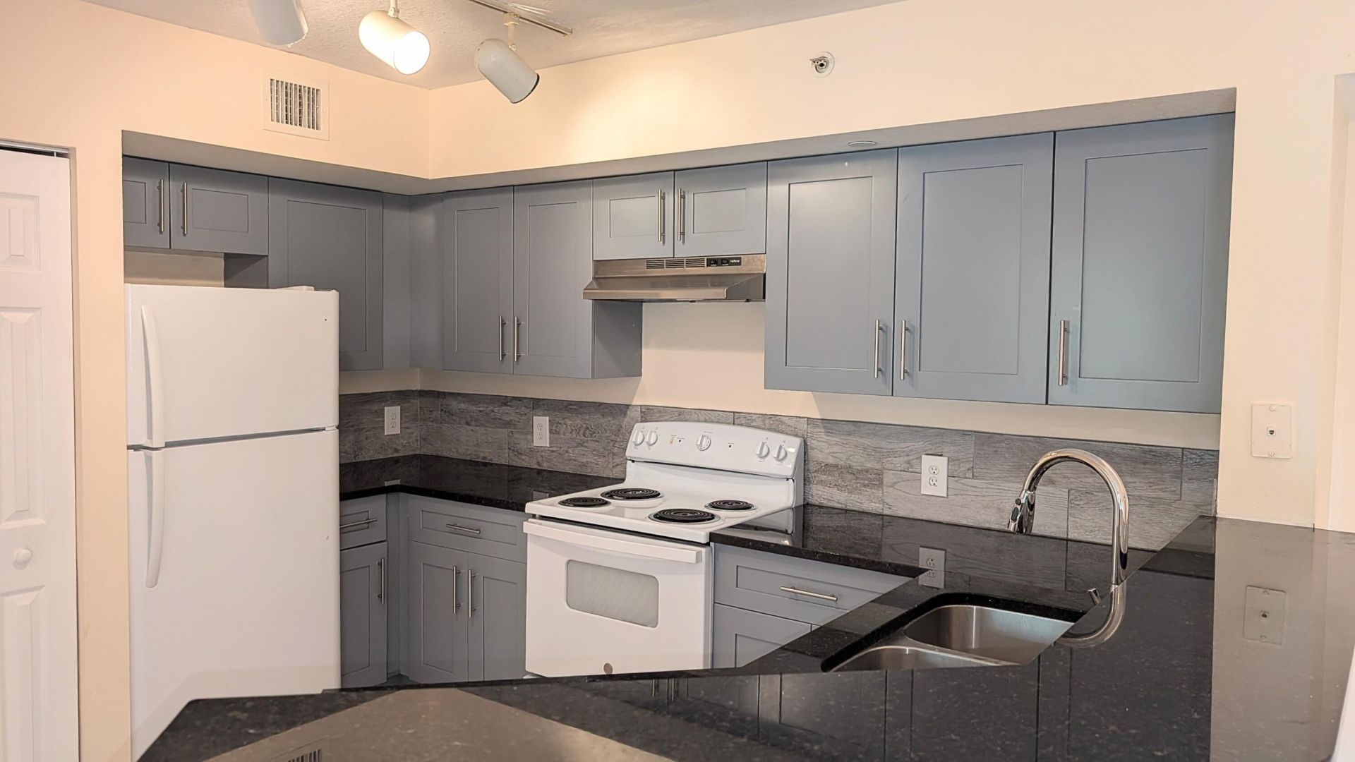 4180 San Marino Boulevard, Unit 301, West Palm Beach, FL 33409 Photo