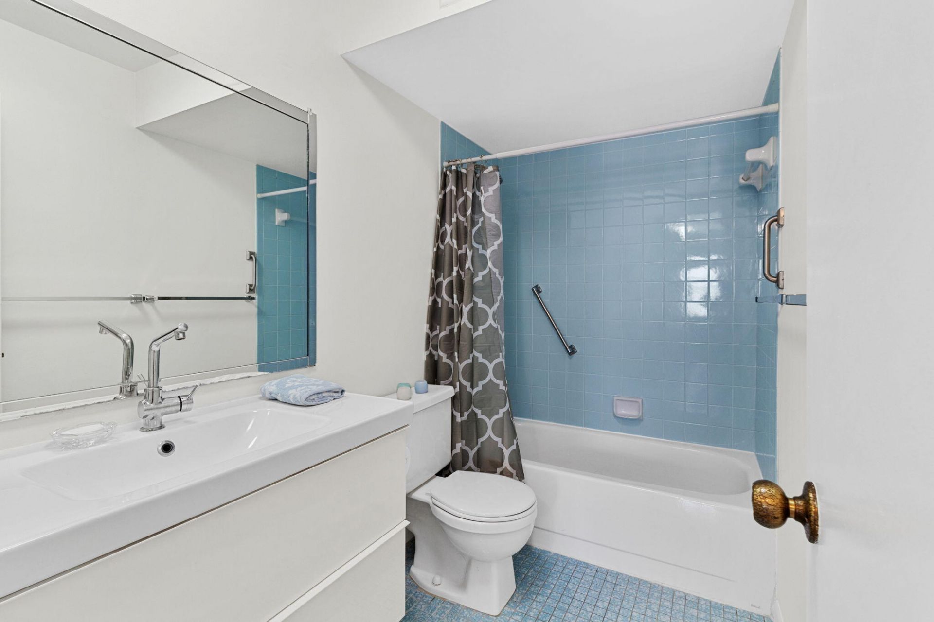 9861 Sunrise Lakes Boulevard, Unit 301, Sunrise, FL 33322 Photo