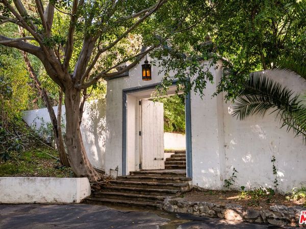 1196 Brooklawn Drive, Los Angeles, CA 90077