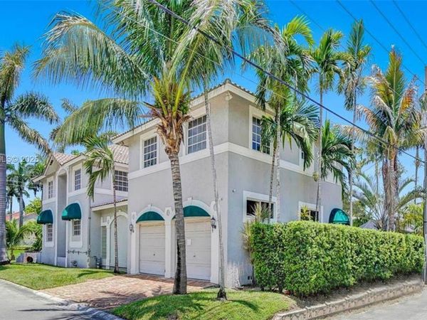 851 N 11th Ave, Hollywood, FL 33019