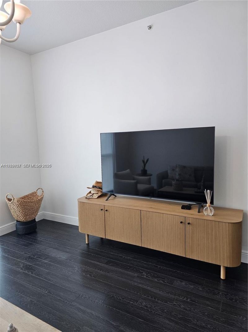 1945 S Ocean Dr , Unit 807, Hallandale Beach, FL 33009 Photo