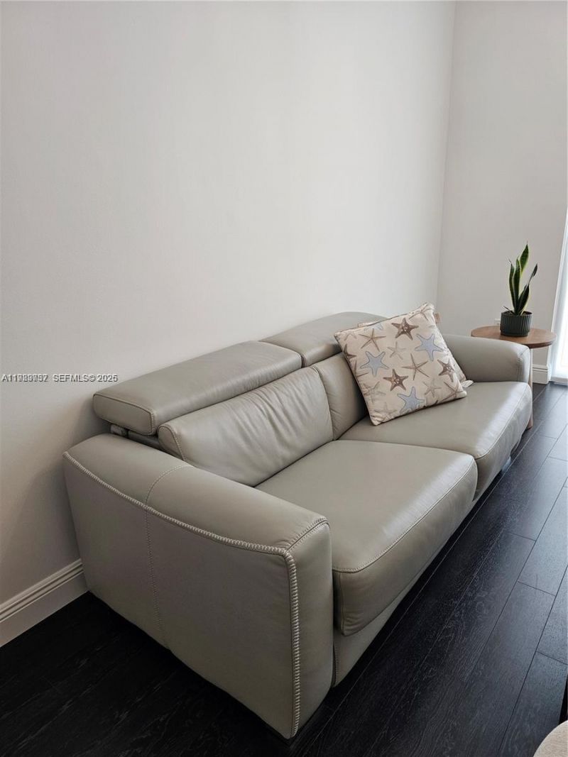 1945 S Ocean Dr , Unit 807, Hallandale Beach, FL 33009 Photo