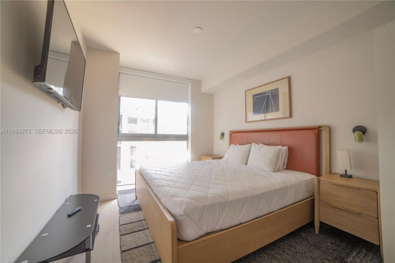 11 NE 6th , Unit 1403, Miami, FL 33132 Photo