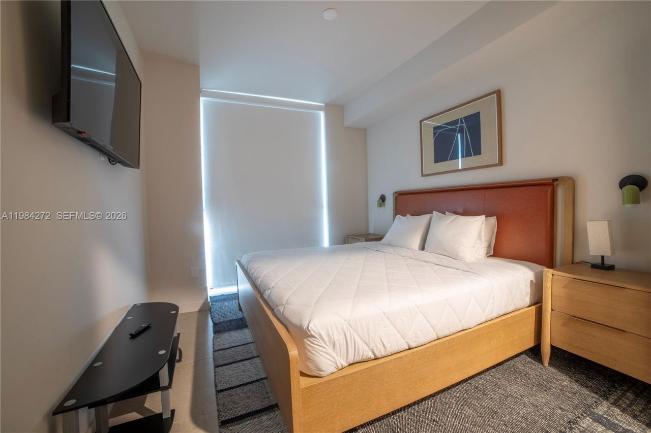 11 NE 6th , Unit 1403, Miami, FL 33132 Photo