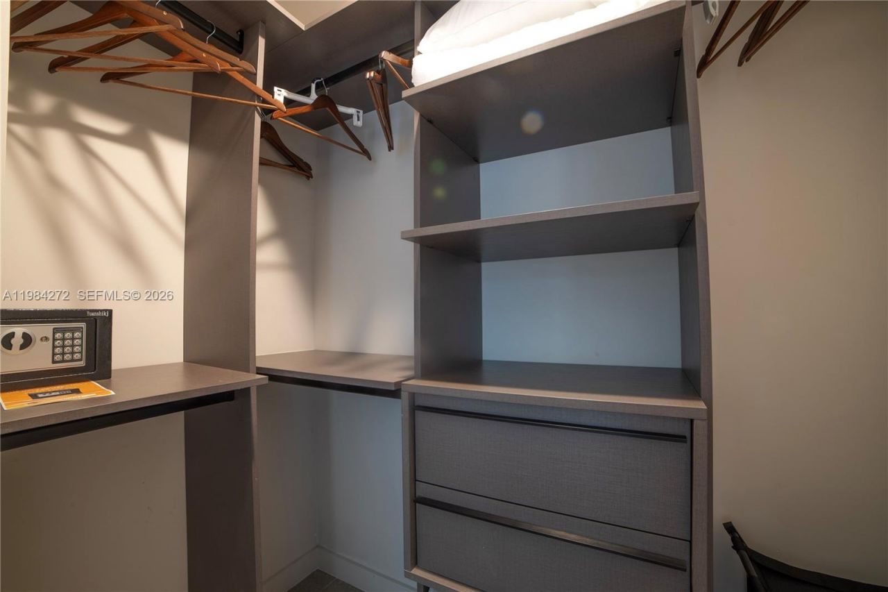 11 NE 6th , Unit 1403, Miami, FL 33132 Photo