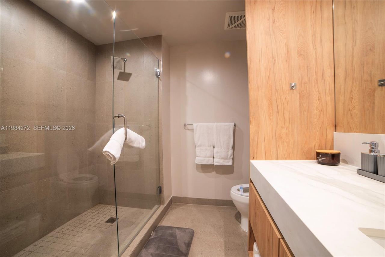 11 NE 6th , Unit 1403, Miami, FL 33132 Photo