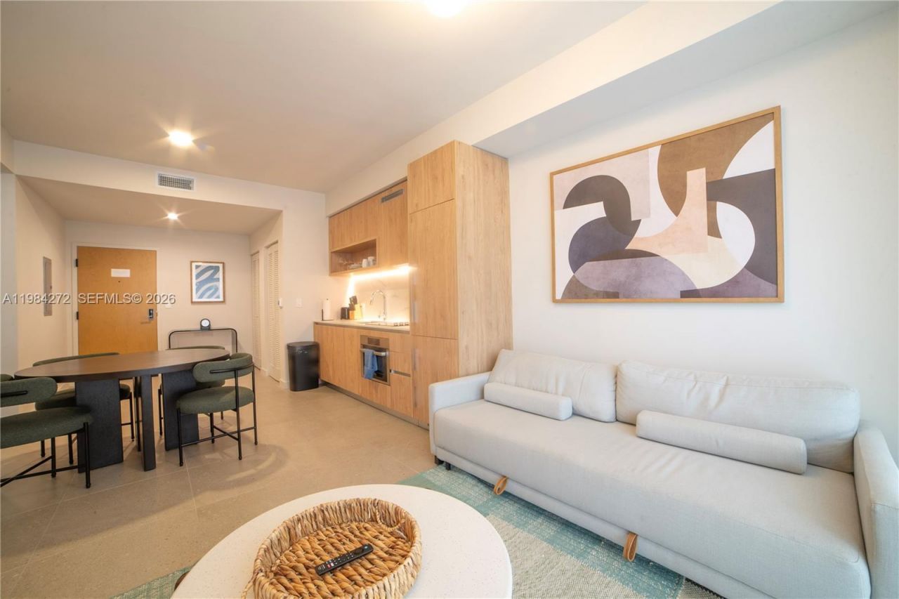 11 NE 6th , Unit 1403, Miami, FL 33132 Photo