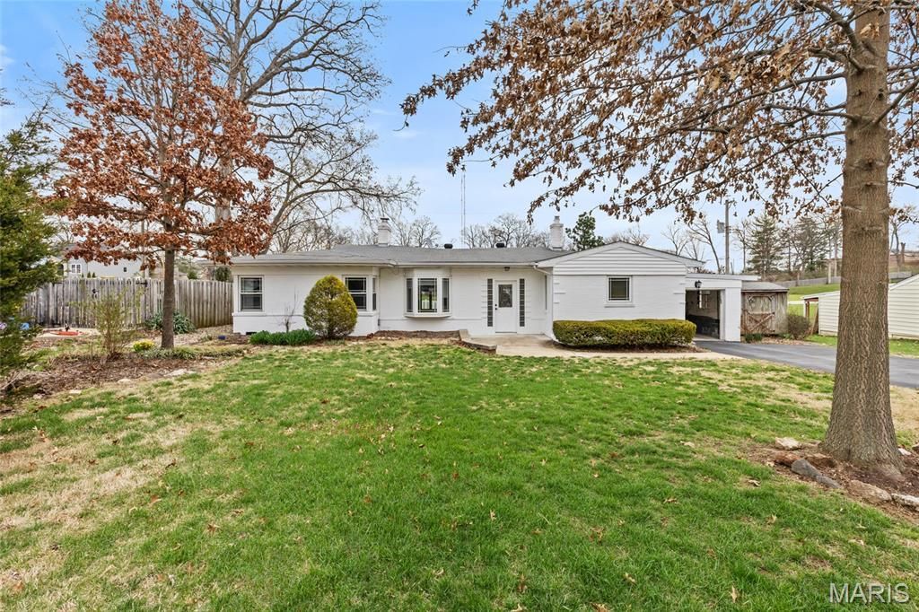 9422 Parklind Drive, Saint Louis, MO 63126 Main Photo