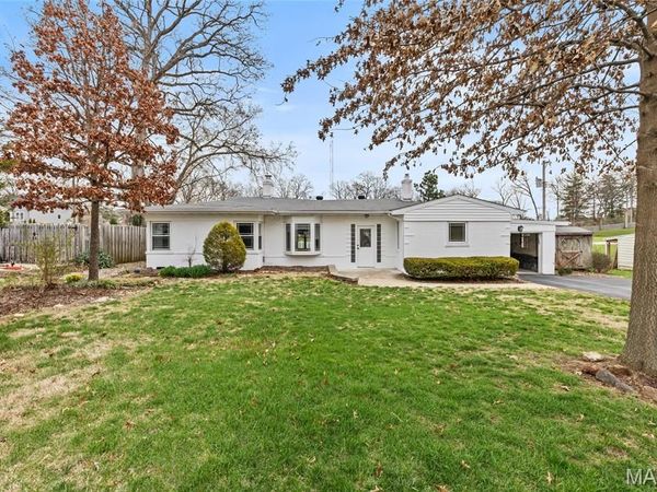 9422 Parklind Drive, St Louis, MO 63126