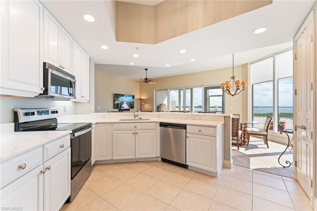 4137 Bay Beach Ln, Unit 525, Fort Myers Beach, FL 33931 Photo