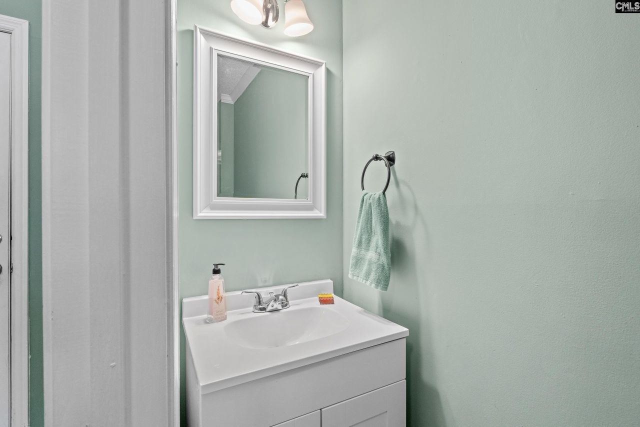 105 Thames Valley Court  Photo 10