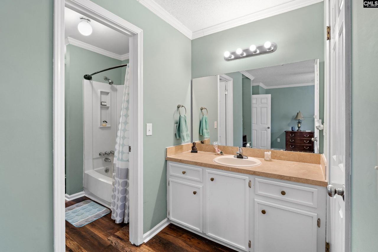 105 Thames Valley Court  Photo 14