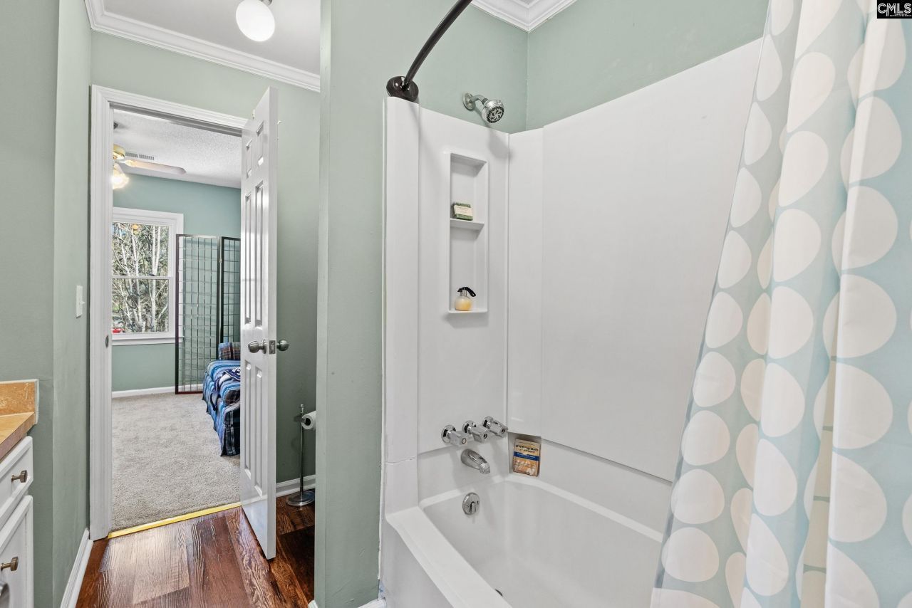 105 Thames Valley Court  Photo 18