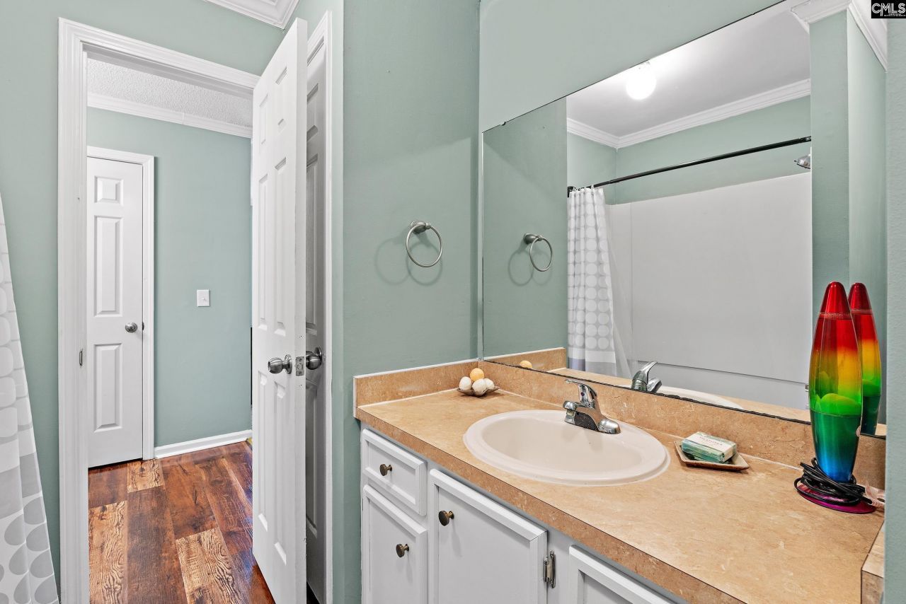 105 Thames Valley Court  Photo 19