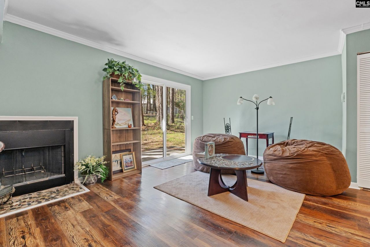 105 Thames Valley Court  Photo 4