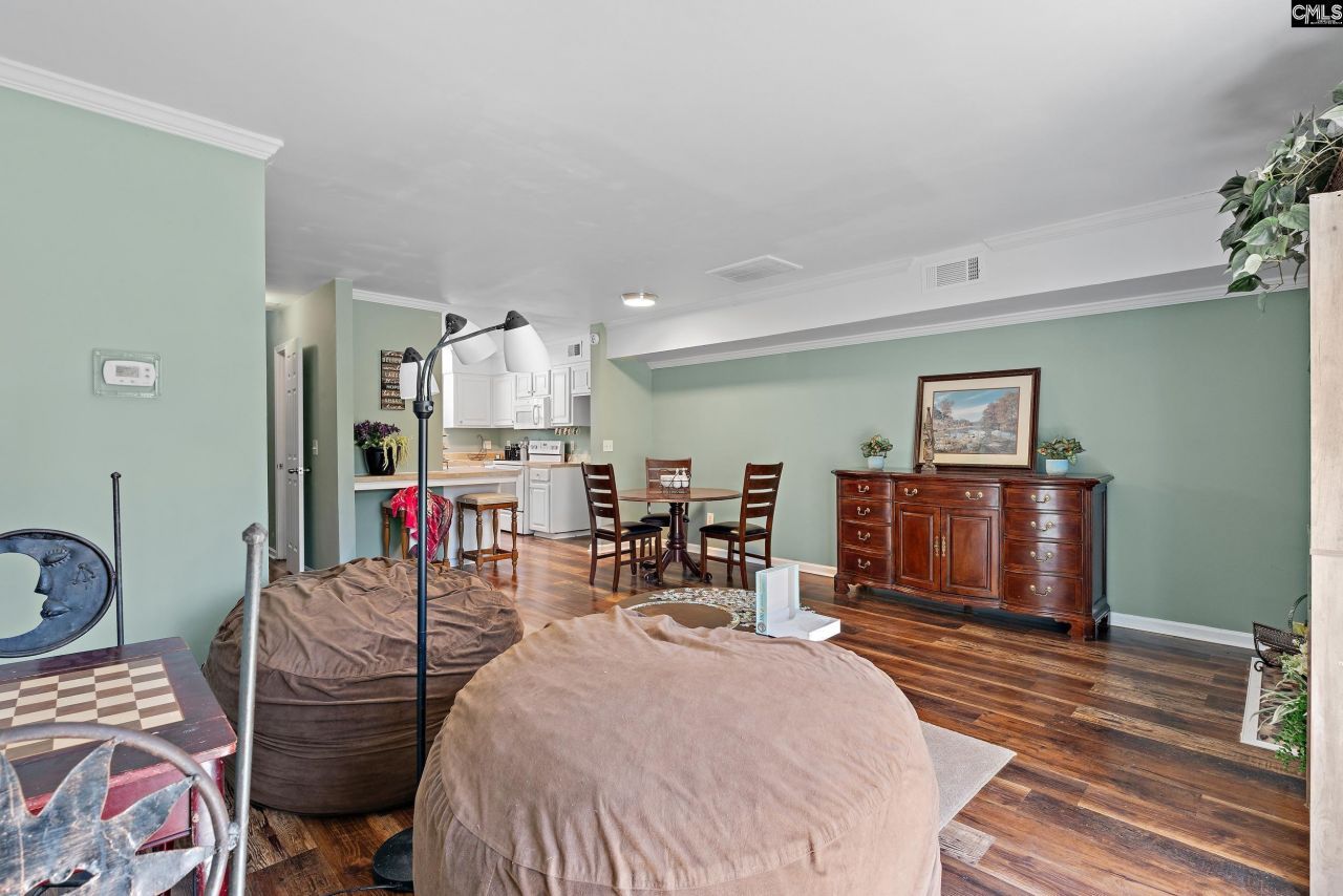 105 Thames Valley Court  Photo 5