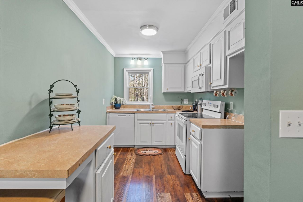 105 Thames Valley Court  Photo 7