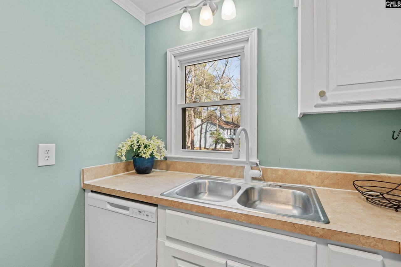 105 Thames Valley Court  Photo 8