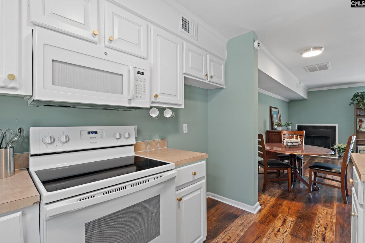 105 Thames Valley Court  Photo 9