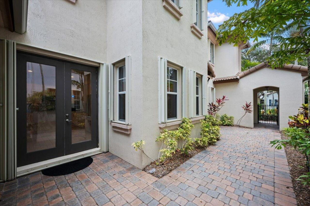 877 Taft Court, Palm Beach Gardens, FL 33410 Photo