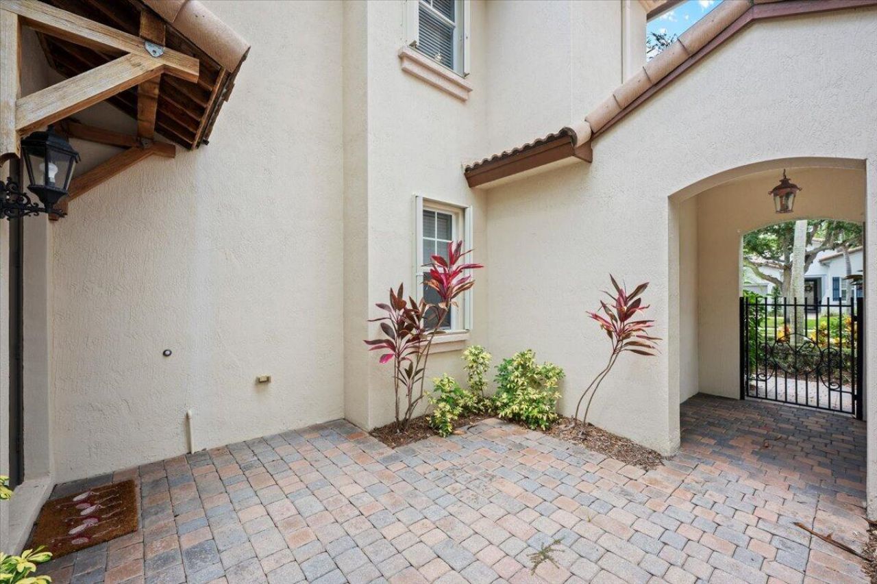 877 Taft Court, Palm Beach Gardens, FL 33410 Photo