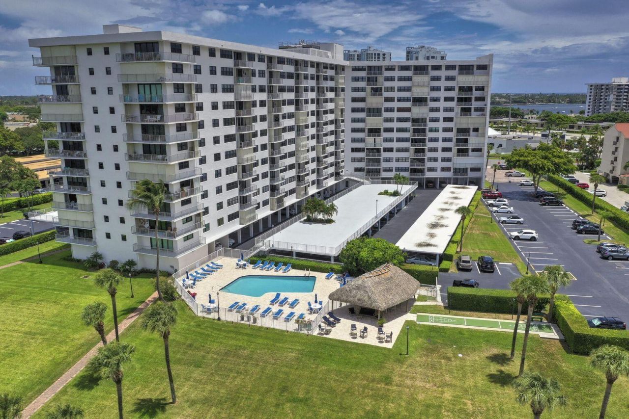 336 Golfview Road, Unit 203, North Palm Beach, FL 33408 Photo