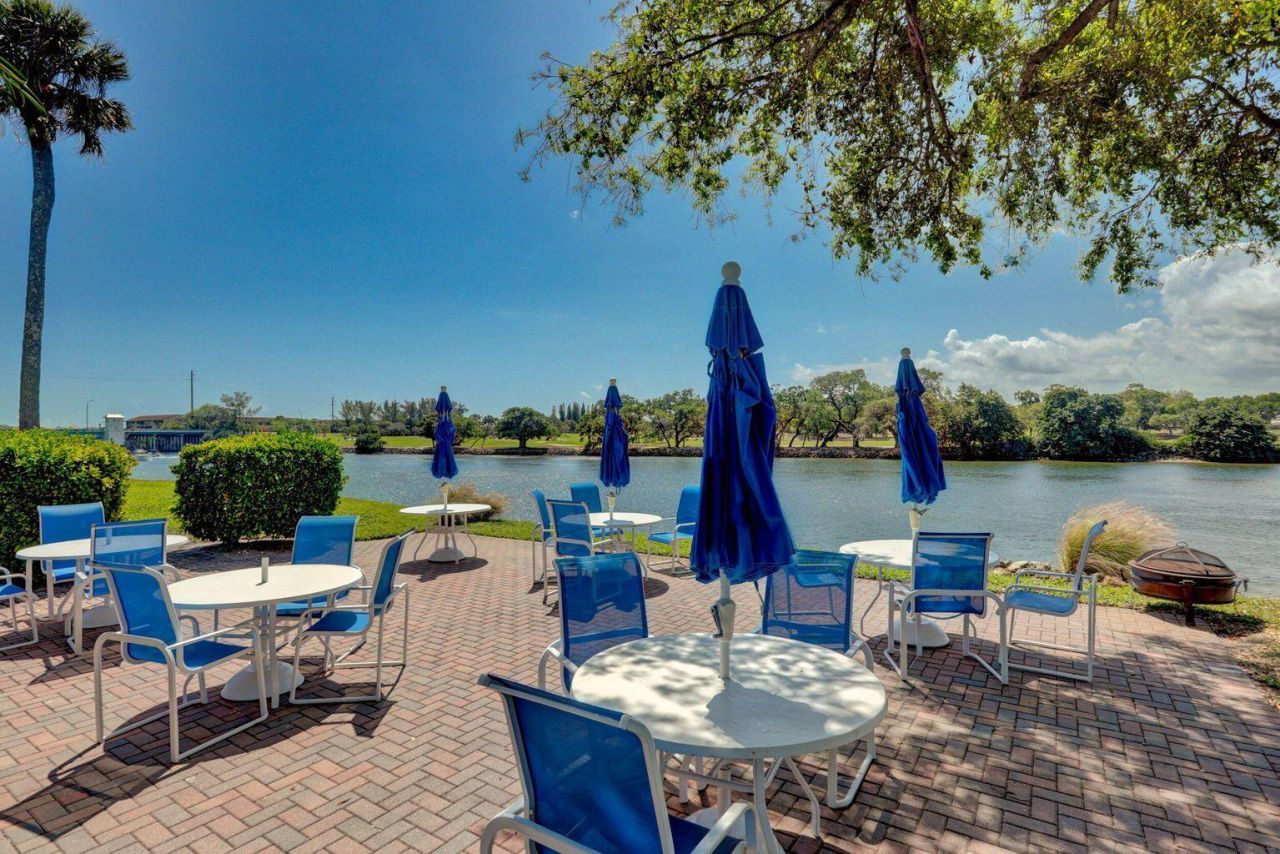 336 Golfview Road, Unit 203, North Palm Beach, FL 33408 Photo