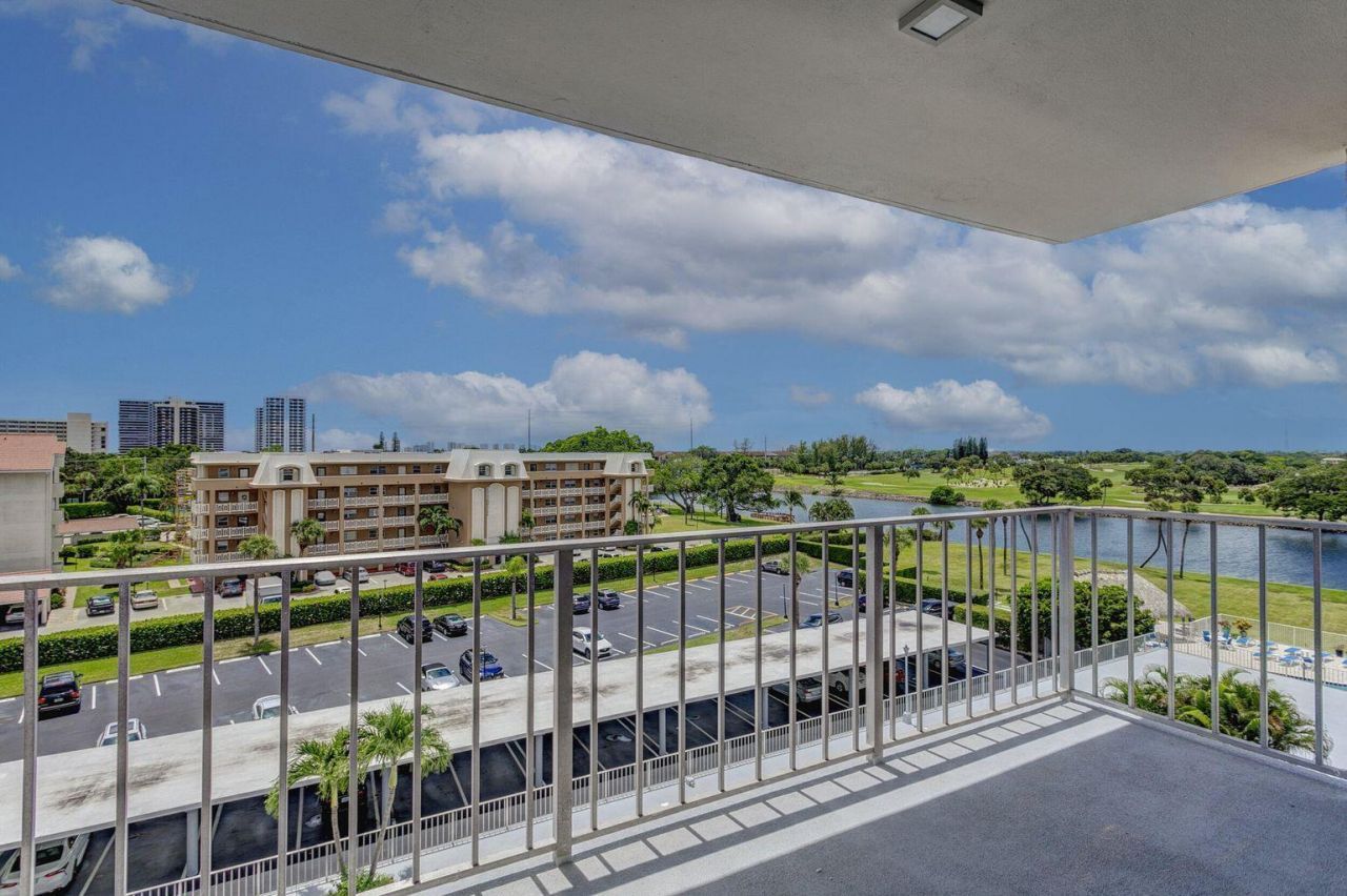 336 Golfview Road, Unit 203, North Palm Beach, FL 33408 Photo