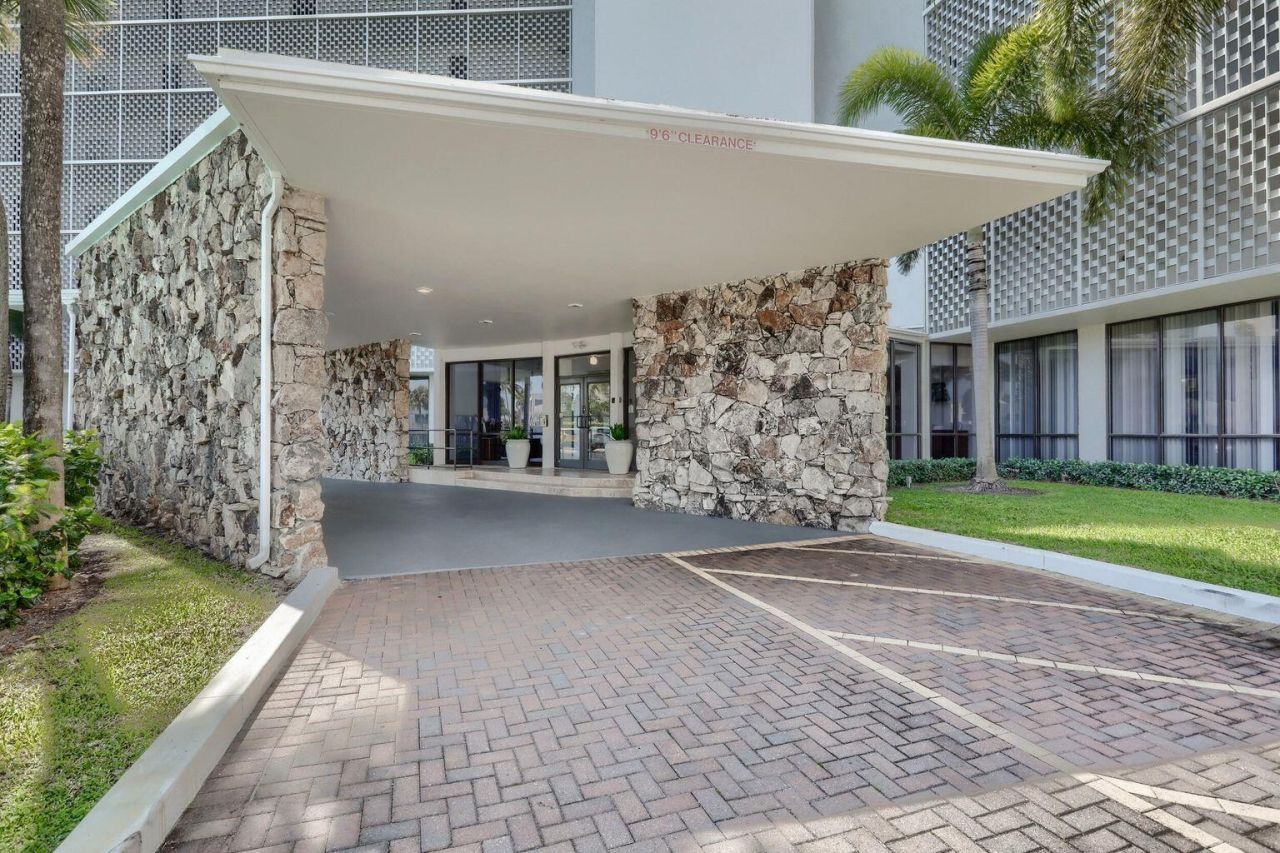 336 Golfview Road, Unit 203, North Palm Beach, FL 33408 Photo