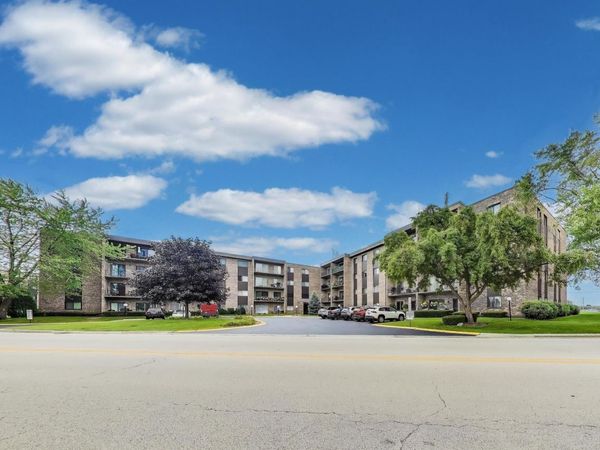 701 W Huntington Commons Road , Unit 418, Mount Prospect, IL 60056