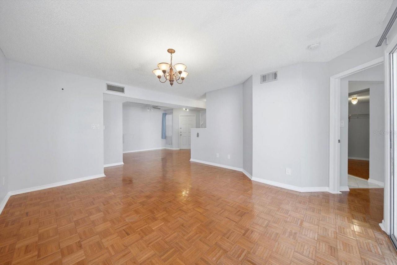 6826 Stones Throw Circle N, Unit 11206, Saint Petersburg, FL 33710 Photo