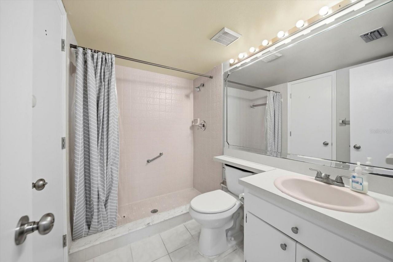 6826 Stones Throw Circle N, Unit 11206, Saint Petersburg, FL 33710 Photo