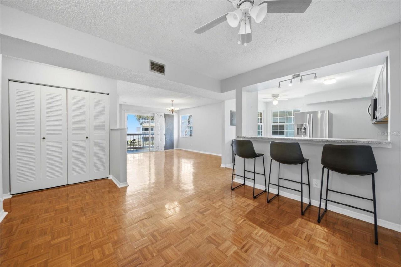 6826 Stones Throw Circle N, Unit 11206, Saint Petersburg, FL 33710 Photo