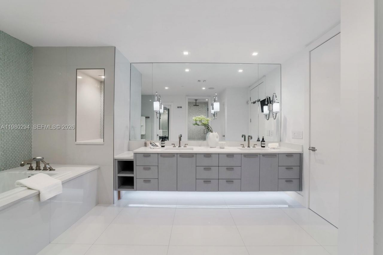 5959 Collins Ave, Unit 1606, Miami Beach, FL 33140 Photo