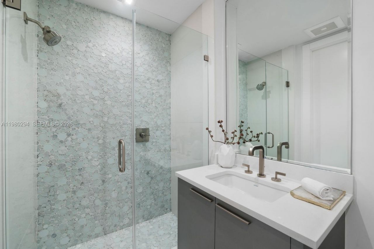 5959 Collins Ave, Unit 1606, Miami Beach, FL 33140 Photo