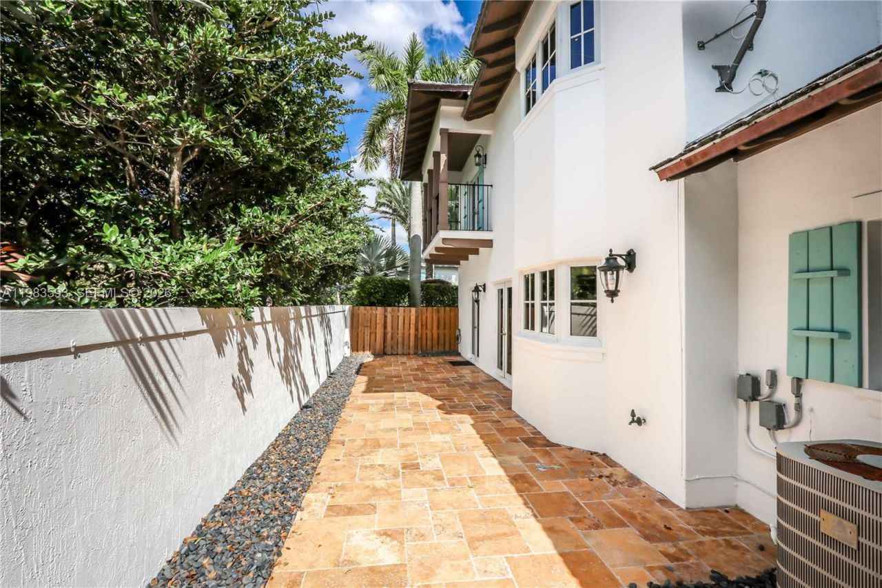 11064 SW 79th Path , Miami, FL 33156 Photo