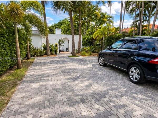 240 Greenwood Dr, Unit 240, Key Biscayne, FL 33149