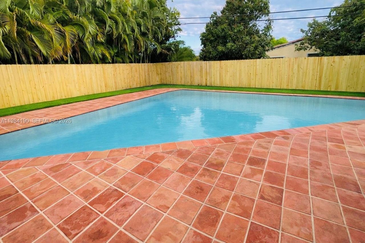 240 Greenwood Dr, Unit 240, Key Biscayne, FL 33149 Photo