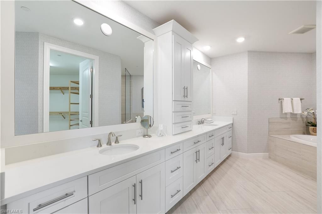 16371 Viansa Way, Unit 202, Naples, FL 34110 Photo