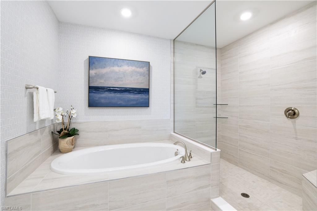 16371 Viansa Way, Unit 202, Naples, FL 34110 Photo