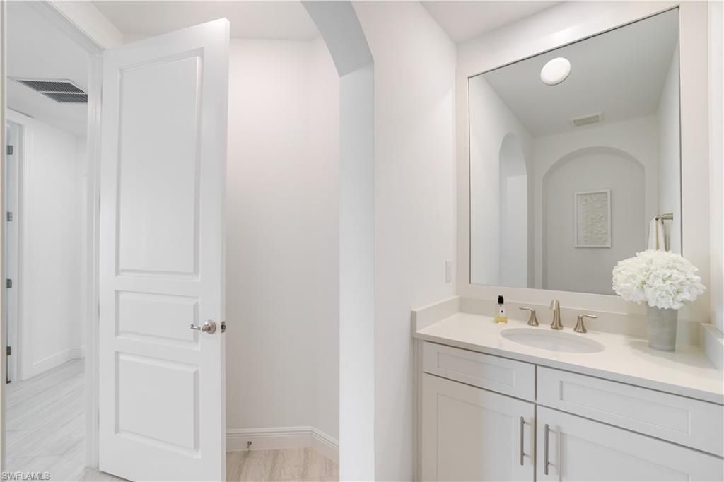 16371 Viansa Way, Unit 202, Naples, FL 34110 Photo