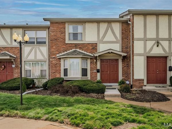 1467 Willow Brook Cove, St Louis, MO 63146