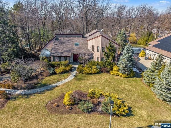17 Brentwood Drive, NORTH CALDWELL, NJ 07006