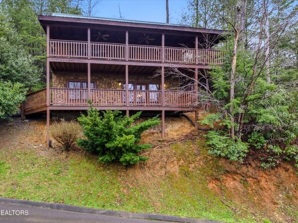 640 Cub Path Way, Gatlinburg, TN 37738