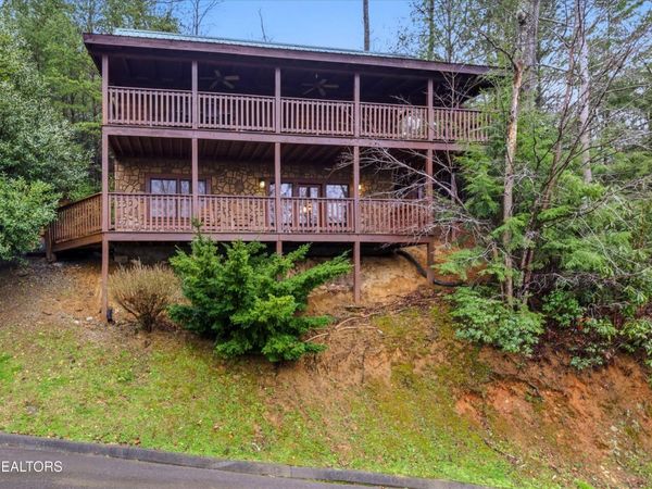 640 Cub Path Way, Gatlinburg, TN 37738