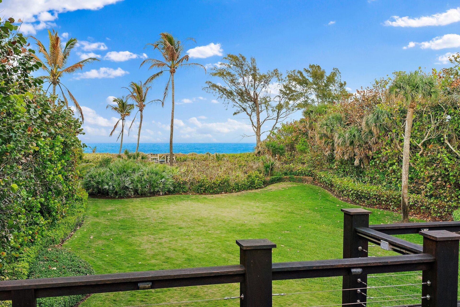 31 N Beach Road, Jupiter Island, FL 33455 Photo