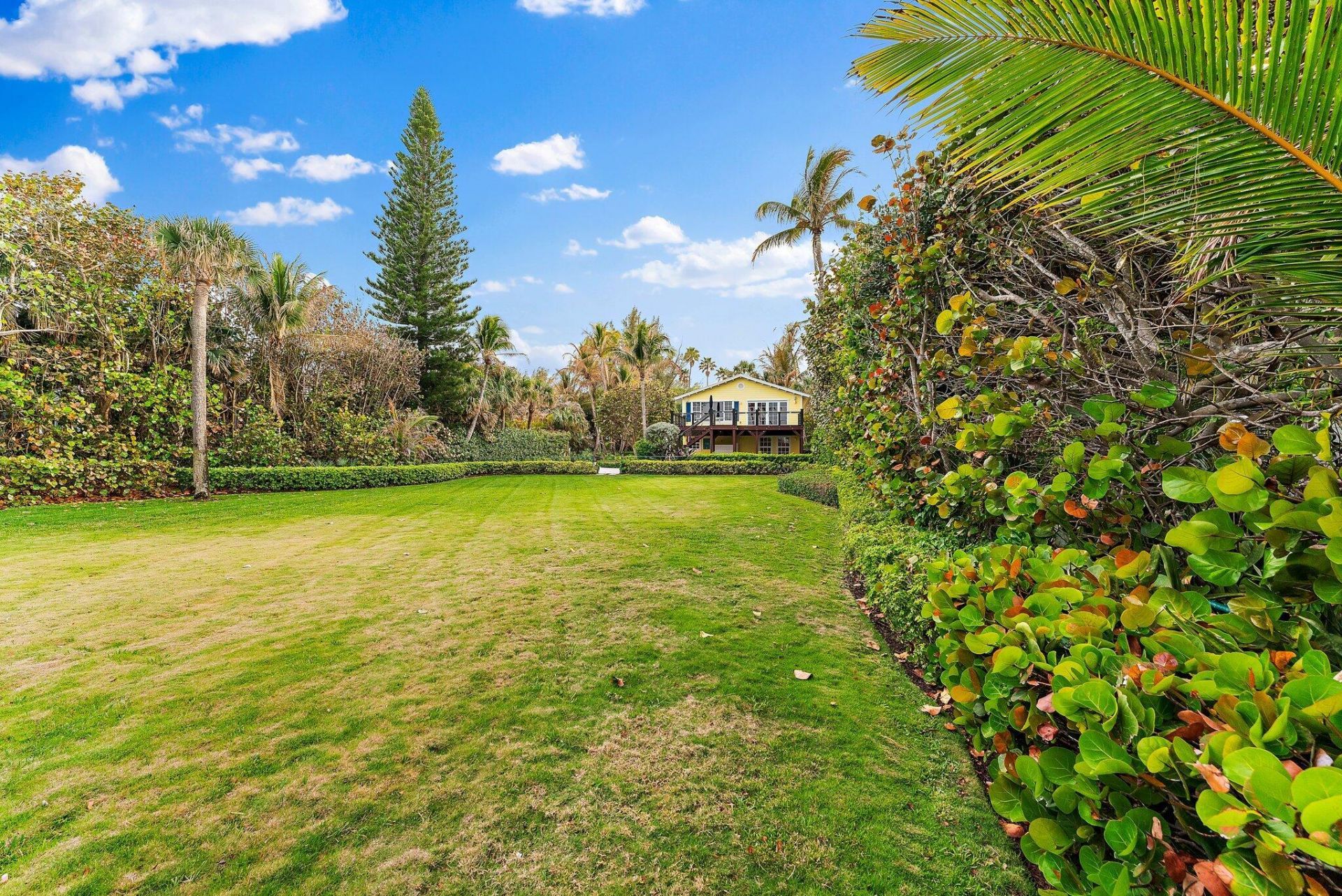 31 N Beach Road, Jupiter Island, FL 33455 Photo