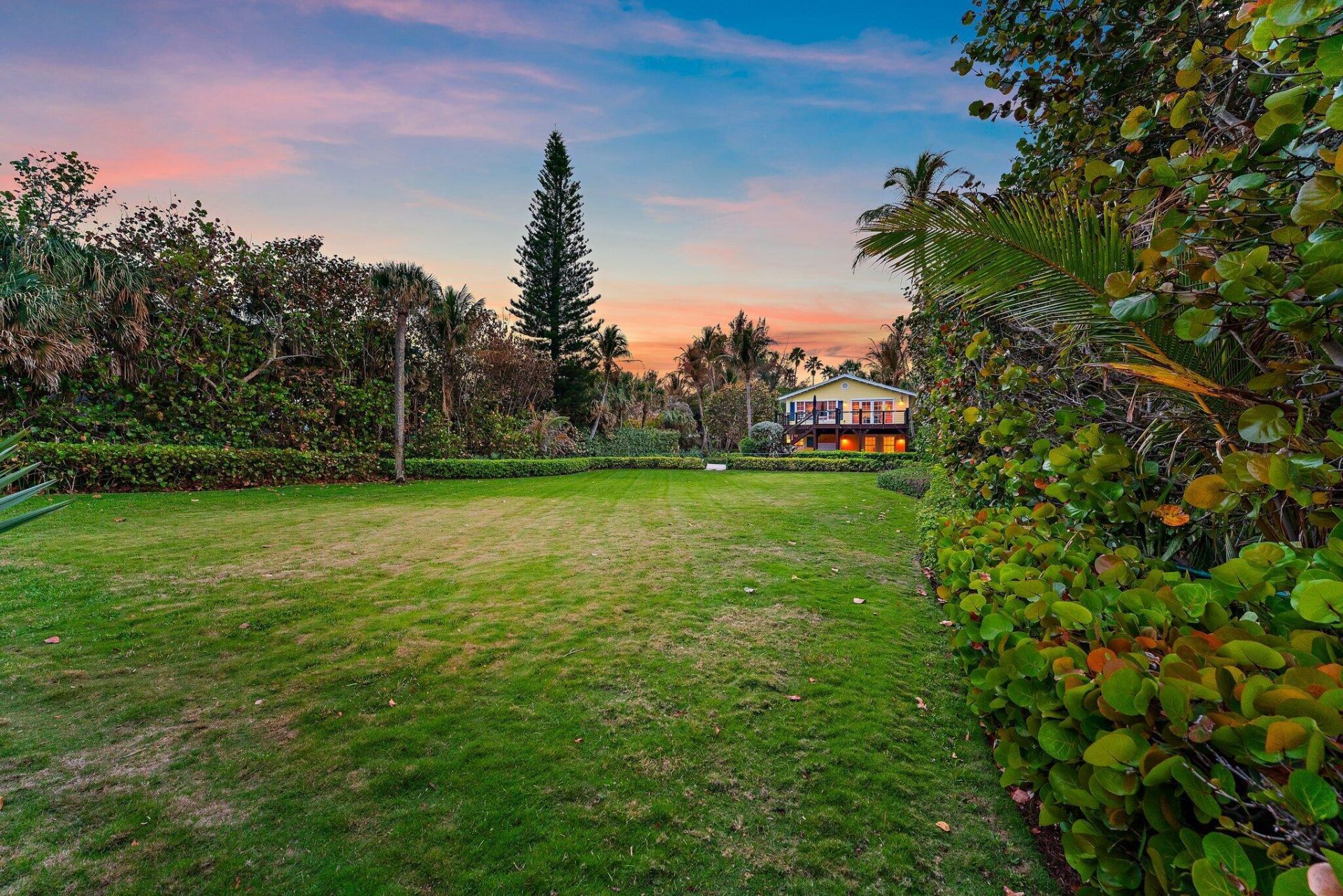 31 N Beach Road, Jupiter Island, FL 33455 Photo