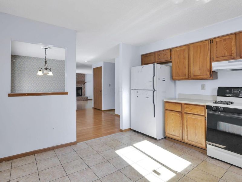 1593 Raspberry Run Drive, Columbus, OH 43204 Photo 11