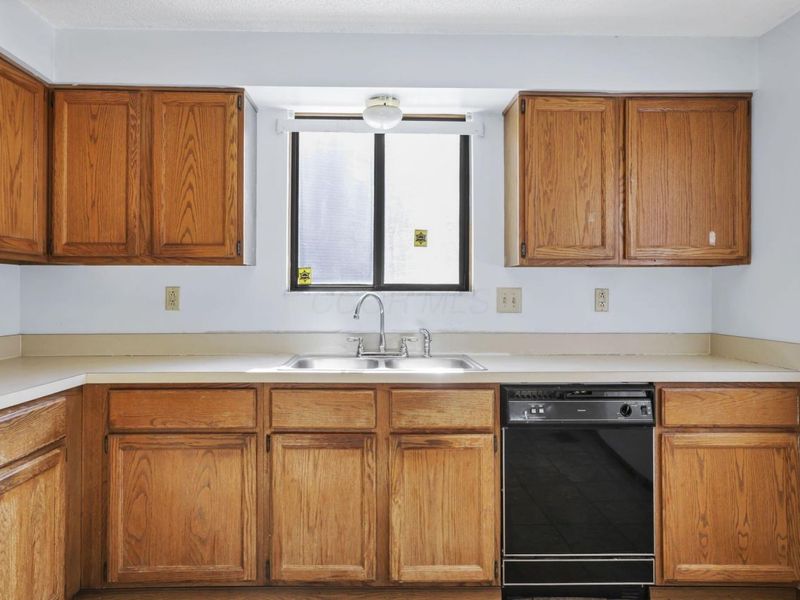 1593 Raspberry Run Drive, Columbus, OH 43204 Photo 12